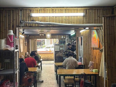 Sang nhượng cửa hàng bún đậu tại quận đống đa, hà nội    khu vực đông khách   nhân viên ở lại làm 1