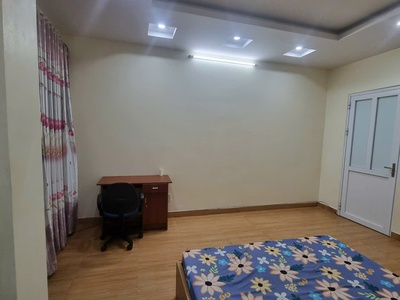 Cho thuê nhà Văn Cao vị trí đẹp, 5 p.ngủ full nội thất. 8