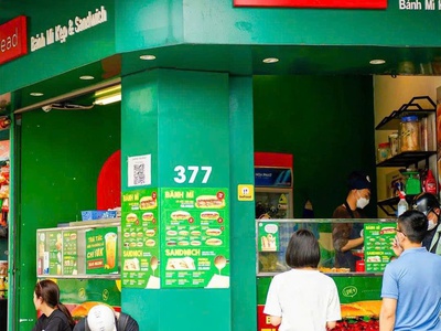 Sang nhượng gấp cửa hàng bánh mì tuhu   mặt đường giải phóng, thanh xuân 1