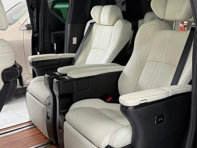 Bán Lexus LM350 sản xuất 2021, màu đen, nội thất kem. 4