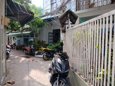 Hot, siêu phẩm, cần tiền bán gấp nguyễn duy  p14 q8  dt: 72m2 9x 8m  2t,3pn chỉ 4.6 tỷ 0