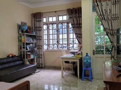 Mặt phố - nhà dân xây - mặt tiền rộng nhất phố - kinh doanh tốt - ô chờ thang máy - khu vực đông 1