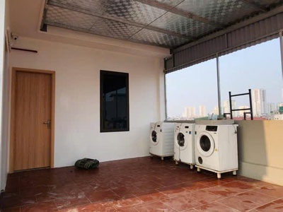 Nhanh   đang có tòa chdv nguyễn đức cảnh 105m x 6 tầng thang máy, ô tô, dòng tiền hơn 1 tỷ/năm. giá 2