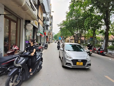 Bán đất tặng nhà , mặt phố kinh doanh cực đỉnh ,lý tưởng cho xây ccmn dòng tiền . với dt 140m 50 tỷ 3