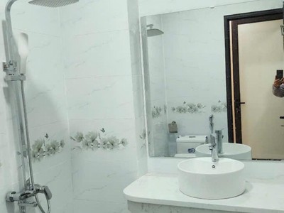 Nhà mới kính coong, thoáng sáng, ở ngay. trung tâm cầu giấy 3