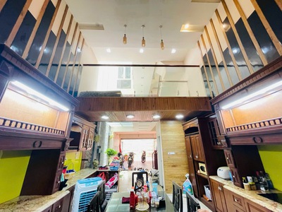 Hoàng văn thái 100m, 2 ô tô vào nhà đế chế thống trị, ngôi nhà của người dẫn lỗi 2