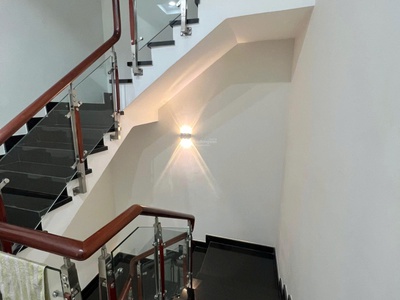 Bán nhà đường nhựa 6m sát vạn hạnh mall.1 trệt-3 lầu giá 6 tỷ hơn 2