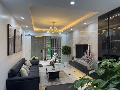 Siêu phẩm tây hồ - 5 tầng - thang máy - tặng full nội thất sịn - kinh doanh - ô tô - sổ đẹp - giáp 2