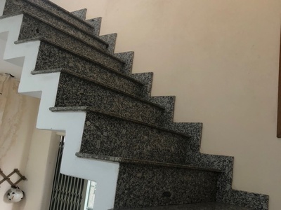 Hiếm có nhà bán 2 măt tiền  đường ô tô, ngang lớn bề thế- 2 mặt điều kinh doanh được- thông ra 3