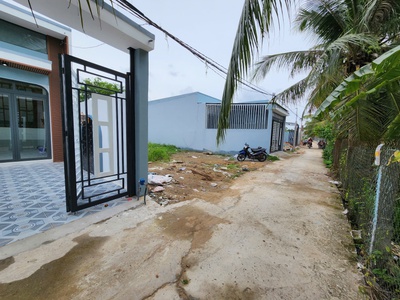 Bán nhà mỹ tho 5x24m đường oto trần thị điểu xã phước thạnh giá 1.38 tỷ 0