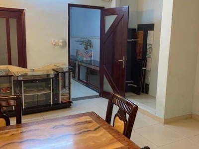 Chủ cần bán căn nhà có dt lớn- gần chợ 2oo - thông ra tôn đản ra nguyễn tât thành. 4