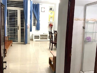 Chủ cần bán căn nhà có dt lớn- gần chợ 2oo - thông ra tôn đản ra nguyễn tât thành. 3