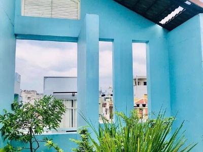 Chủ cần bán căn nhà có dt lớn- gần chợ 2oo - thông ra tôn đản ra nguyễn tât thành. 1