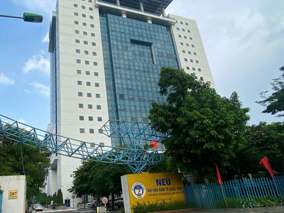 7.2TỶ PHỐ ĐẠI LA 35m2 5TẦNG ngõ nông chỉ 20m là ra ngõ oto. 0