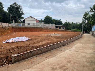 Sở hữu ngay lô đất đẹp - giá tốt - vị trí đắc địa tại xã thụy an  tháng 7 là xã quảng oai ạ  - ba 2