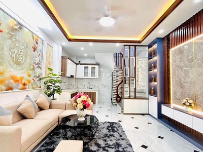 Bán nhà đường láng chỉ 4,7 tỷ diện tích 39m2 x 4 tầng ở luôn, chủ cần bán gấp 2