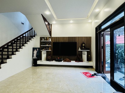 Bán nhà ngọc thụy 25 tỷ 200m mặt tiền 12m ngõ thông,long biên 3