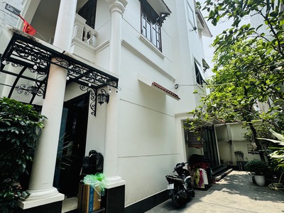 Bán nhà ngọc thụy 25 tỷ 200m mặt tiền 12m ngõ thông,long biên 1