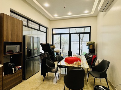 Bán nhà ngọc thụy 25 tỷ 200m mặt tiền 12m ngõ thông,long biên 4
