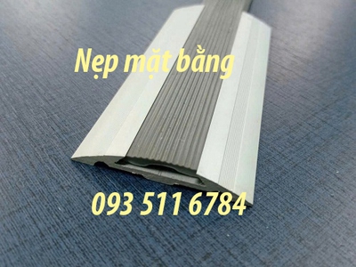 Nẹp cầu thang nẹp chống trượt nẹp góc V20 nhôm Inox 3