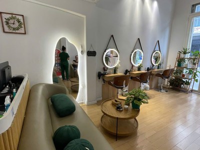 Quận phú nhuận    sang rẻ spa   gội   body , decor đẹp, có sẵn tệp 1000 khách sang trọng, tel : 4