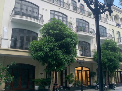 Chà là 64m    nhà thô 5 tầng - hướng đông nam mát mẻ   vị trí đắc địa gần vinmec resort 0