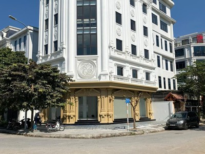 Cho thuê biệt thự ngõ 214 Nguyễn Xiển ,120m x 5 tầng 1 tum thông sàn , thang máy riêng có PCCC 0