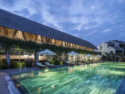 Cần bán biệt thự view sông sau nhà, đã hoàn thiện nội thất,hồ bơi- chỉ 14ty 2