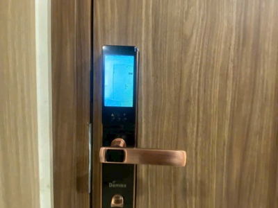 Khóa cửa thông minh 1