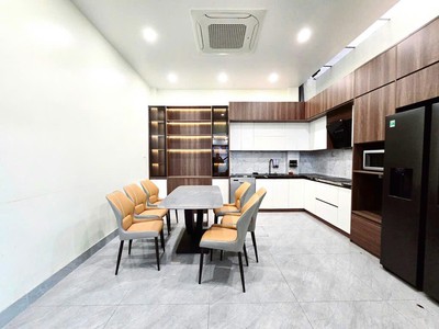 Trung tâm Cầu Giấy 72m2 x Mặt tiền 5M - Full nội thất - Cách phố vài bước chân - Dân xây chắc chắn. 1