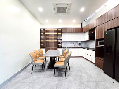 Trung tâm Cầu Giấy 72m2 x Mặt tiền 5M - Full nội thất - Cách phố vài bước chân - Dân xây chắc chắn. 2