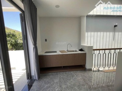 Bán nhà 4 tầng hiện đại đường LÊ LỢI vị trí kinh doanh diện tích 95M2 CHỈ 15 TỶ 4