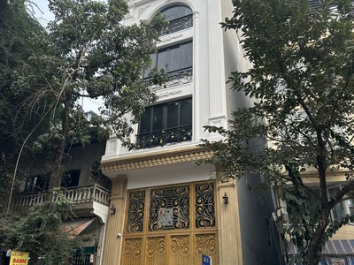 Chính chủ cho thuê tầng 1, 2, 3,4 trong nhà phố 7 tầng 576 thụy khuê 0