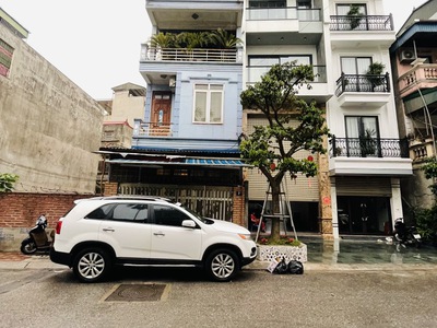 Bán nhà ngọc lâm 32 tỷ 95m vỉa hè 3 ô tô tránh,hai mặt ngõ,long biên 0