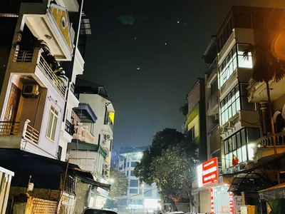 Bán nhà ngọc lâm 32 tỷ 95m vỉa hè 3 ô tô tránh,hai mặt ngõ,long biên 1