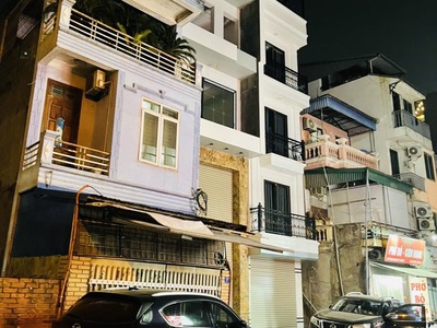 Bán nhà ngọc lâm 32 tỷ 95m vỉa hè 3 ô tô tránh,hai mặt ngõ,long biên 2