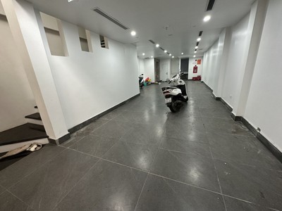 Chính chủ cho thuê tầng 1, 2, 3,4 trong nhà phố 7 tầng 576 thụy khuê 2