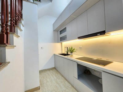 Bán nhà giáp nhị  oto gần nhà đẹp 36m2 4 t 3,2 mt giá chị 7,65 tỷ 2