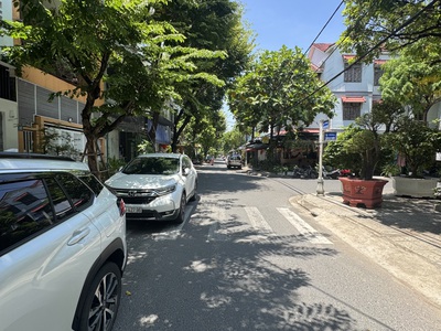 Nhà 3 tầng, 31 Hoàng Thúc Trâm,gần Sân Bay Đà Nẵng. giá 7.65 tỷ. 2