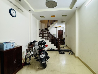 Hiếm - thoáng trước sau - gara ô tô - ngõ thông - kinh doanh - dân xây - tặng hết nội thất 2