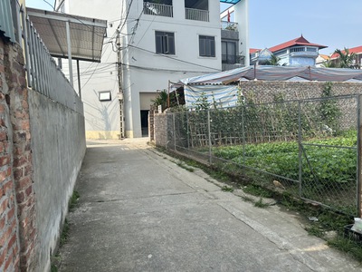 Hot hot, còn sót lại 1 lô duy nhất gần bìa làng mạnh tân-thụy lâm-đông anh, giá 2 tỷ x 0