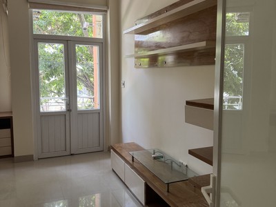 Nhà 3 tầng, 31 Hoàng Thúc Trâm,gần Sân Bay Đà Nẵng. giá 7.65 tỷ. 9