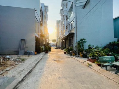Nhà 5 tầng - ngang 7.2m - phân lô - ô tô vào nhà - nhà mới cứng - pháp lý rõ ràng 0