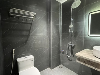 Vip  mặt phố nguyễn văn cừ,vị trí đẹp cho thuê 500 triệu/năm, 70m2, 5 tâng, hơn 30 tỷ. 3