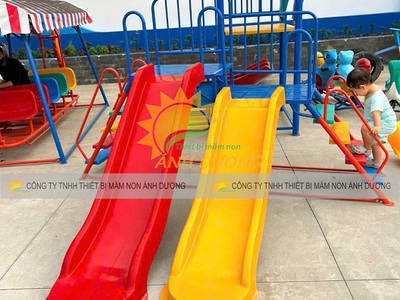 Cầu trượt máng đôi ngoài trời, cầu trượt sắt máng đôi giá rẻ 2