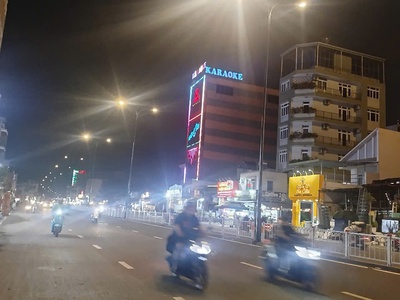 Bán tòa nhà  dương quảng hàm gò vấp-dt:12x50m, cn 460m2, sàn 2680m2  hầm 8 tầng giá 118  tỷ 4