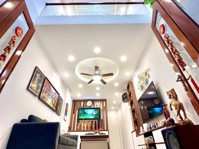 Bán nhà bồ đề, long biên  31m 5t oto ,kd, giá 7,9ty. 0