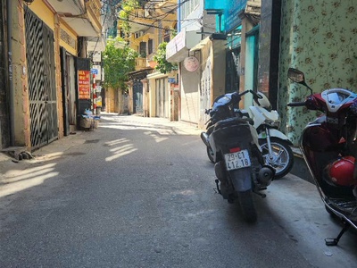 Kế bên royal city  vỉa hè, ô tô tránh   kinh doanh đỉnh sổ vuông   giá chỉ 8.1 tỷ 0