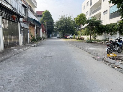 Cần bán 52m2 đất tổ 8 Thạch Bàn, đường ô tô tránh, đối diện trường học, sân chơi 0