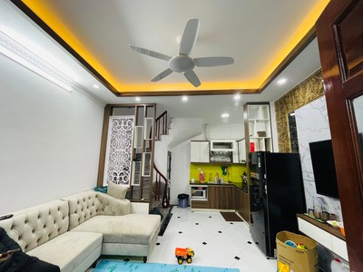 Bán Gấp Nhà Phố Nguyễn Văn Cừ, Bồ Đề, Long Biên, 30m2, 5 Tầng, 3 ngủ, full đồ, Ô Tô, 0